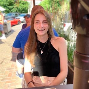 Meet your Posher, Hannah